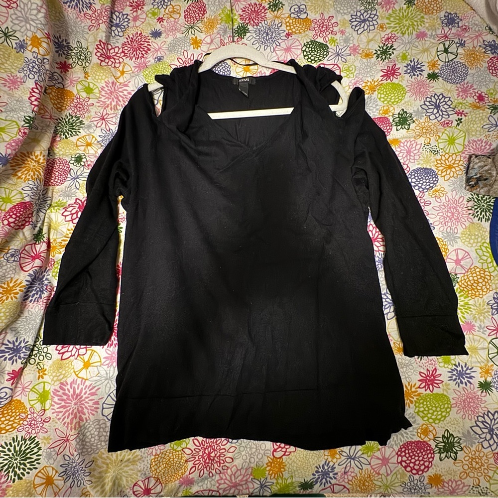 Alfani | black v-neck cold shoulder sweater | XL